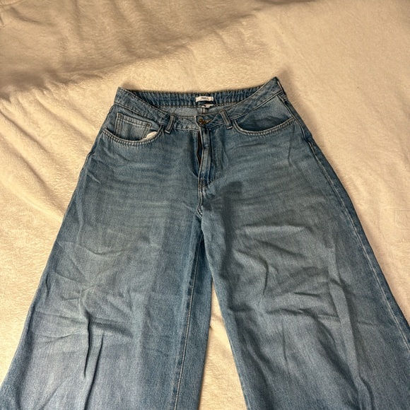 Forever 21 Blue jeans wide fit raw edge flattering style - Picture 3 of 4